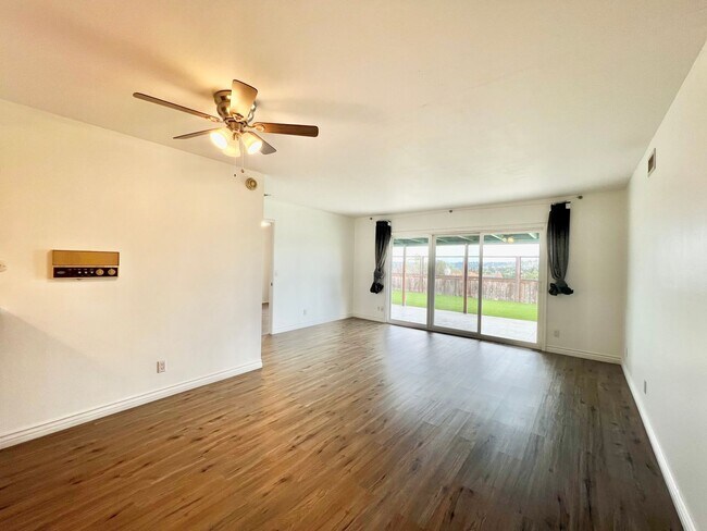 Foto del edificio - Beautiful 4Bd/2Ba With Over 2,000 Square F...