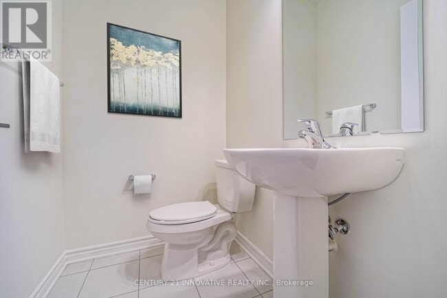 Building Photo - 3325 Thunderbird Prom