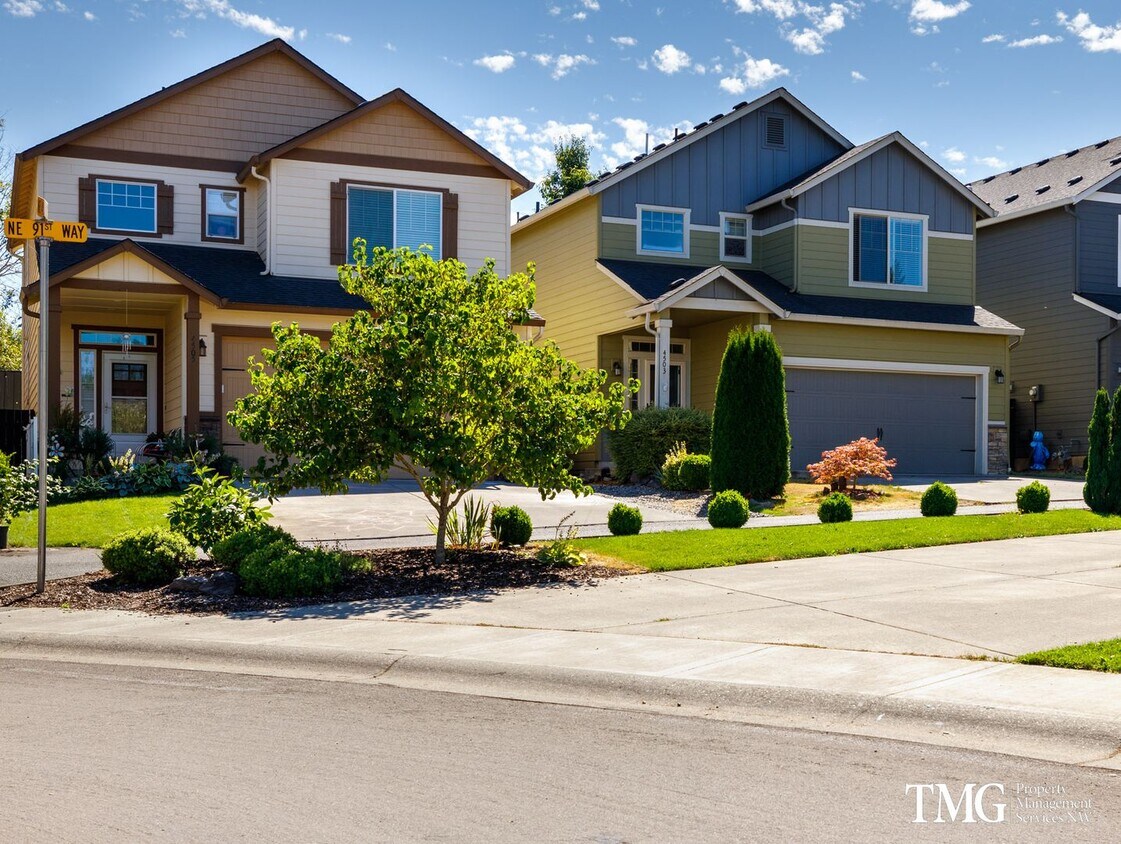 Foto principal - 3 Bedroom, 2.5 Bath Home with Open Layout,...