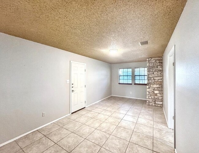 Building Photo - 501 Ridge Dr