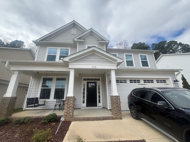 Building Photo - Room in House on Moonbeam Dr