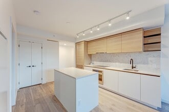 Building Photo - 10448 University Dr