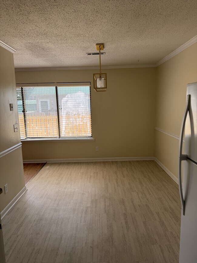 Foto del edificio - 2225 Golf Rd SW