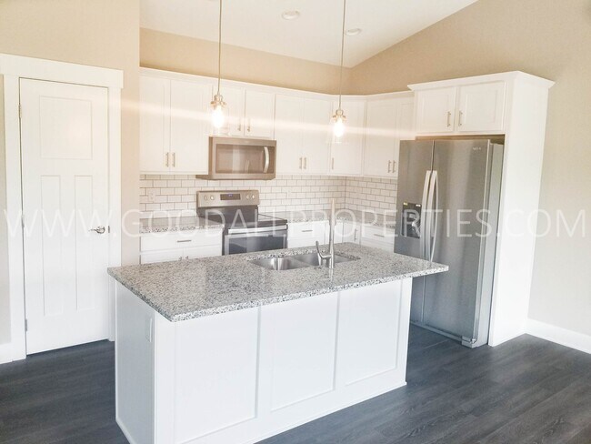 Building Photo - 4 Bedroom Ranch Home in Clive. Over 2000 s...
