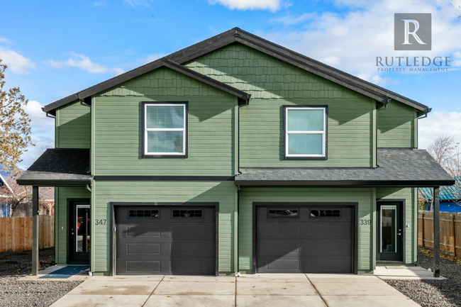 Building Photo - 3/2.5 Bedroom Townhome