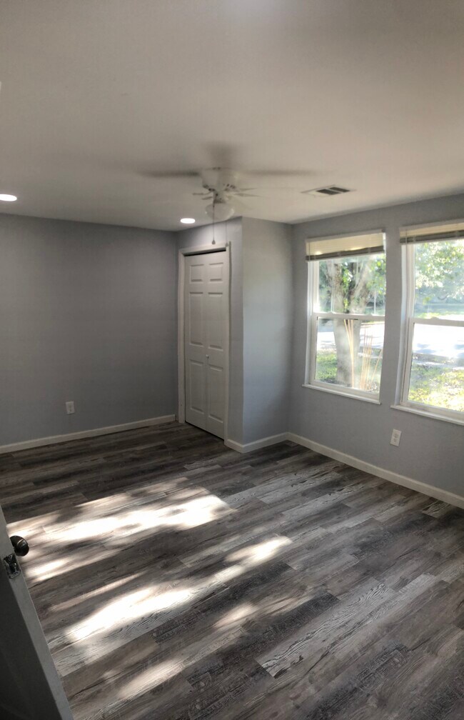 Good size bedrooms - 208 E Magnolia St