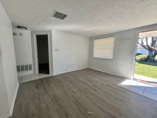 Foto del edificio - 4531 Audrey Ln