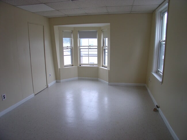 Building Photo - 22 Vinton St