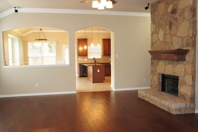 Building Photo - 3 Bedroom 2 Bathroom :Round Rock Home