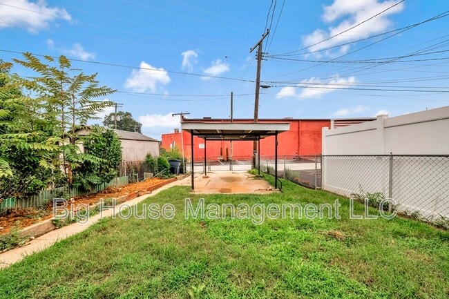 Building Photo - 2107 Hawthorne Rd