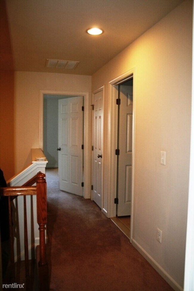 Building Photo - 4 br, 3.5 bath House - 2387 Abington Drive