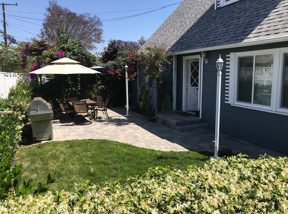 Foto principal - 25122 Woodward Ave