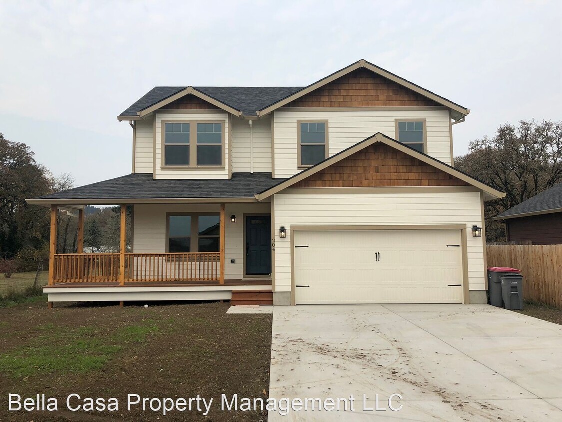 Primary Photo - 4 br, 2.5 bath House - 204 SE Hope Court