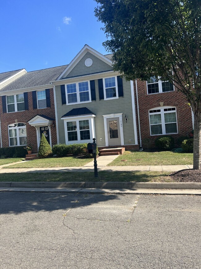 Building Photo - Charming 3 Bedroom, 2.5 Bath Two-Level Townhome in Ruther Glen