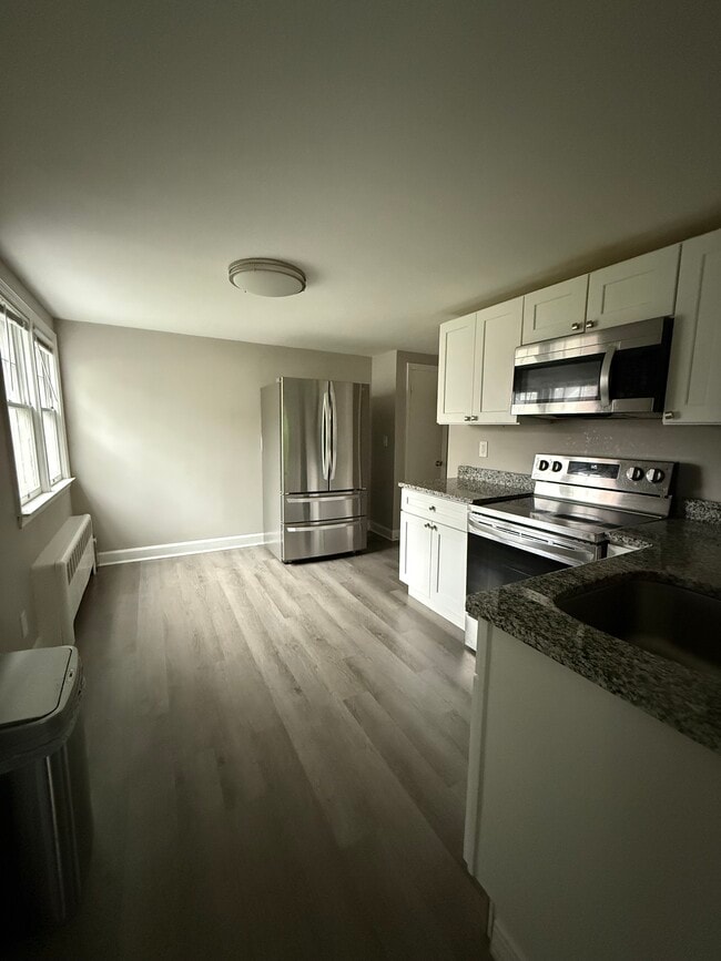 Kitchen - 214 Columbia St