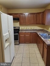 Building Photo - 40 Rose Ln