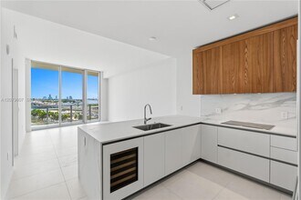 Building Photo - 1400 Biscayne Blvd