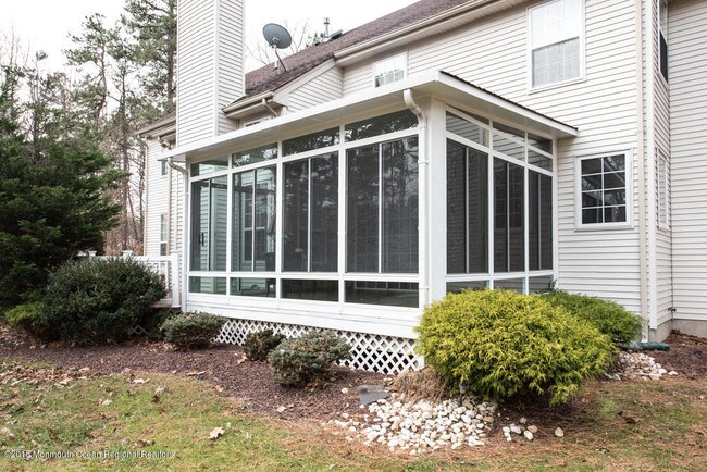 Building Photo - 102 Erin Dr