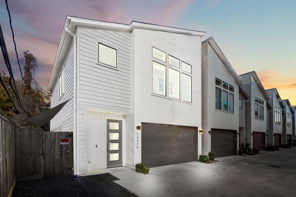 Foto principal - 3208 N MacGregor Way