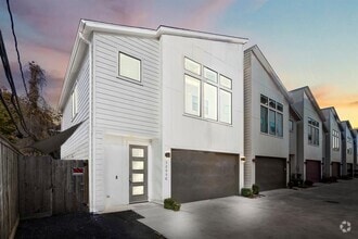 Building Photo - 3208 N MacGregor Way