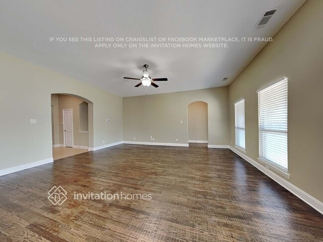 Building Photo - 5609 Paradise Dr