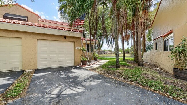 Building Photo - 3 br, 3 bath House - 630 N University Dr