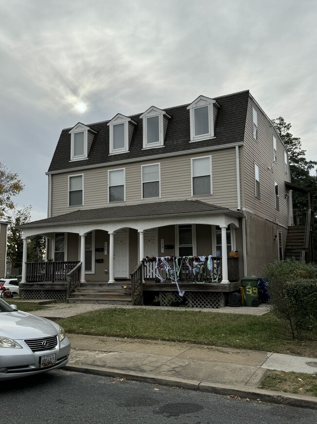 Building Photo - 338 S Augusta Ave