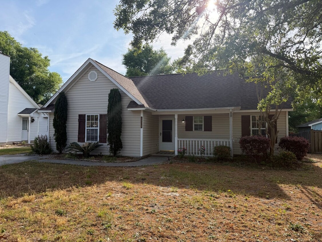 Beautiful 3 Bedroom 2 Bath Single Family Home- Pets welcome. - Beautiful 3 Bedroom 2 Bath Single Family Home- Pets welcome.