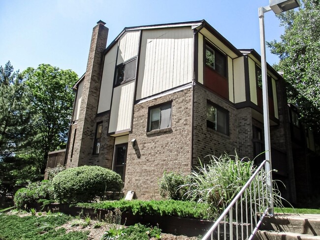 Spacious 4 Bedroom 3.5 Bathroom End Unit T... - Spacious 4 Bedroom 3.5 Bathroom End Unit T... House