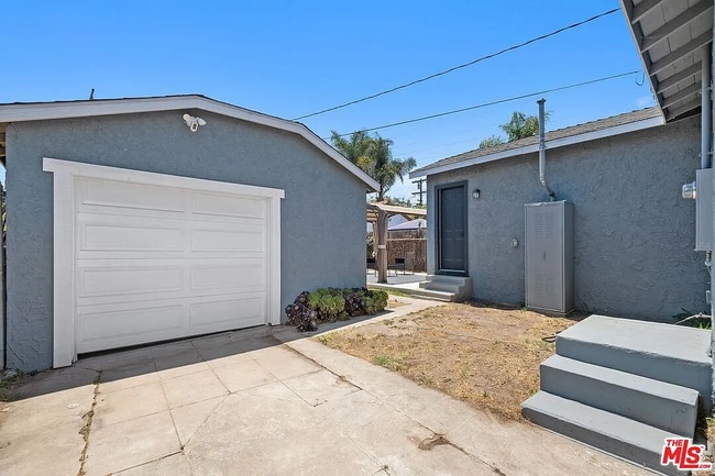 Garage & side yard - 672 E 119th St