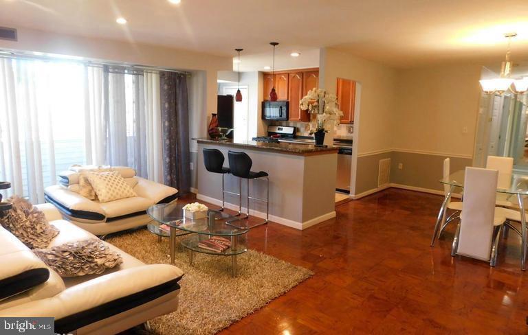 Foto principal - 5600 Bloomfield Dr