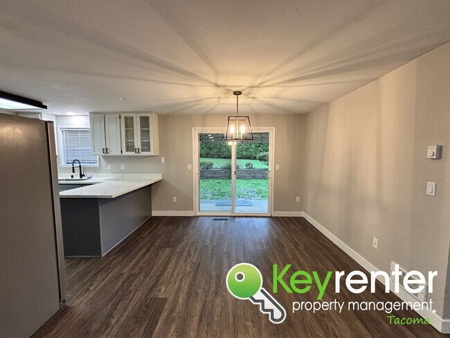 Foto del edificio - 7920-7922-7922 37th St Ct W