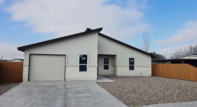 Building Photo - 1011 N Carol Ave