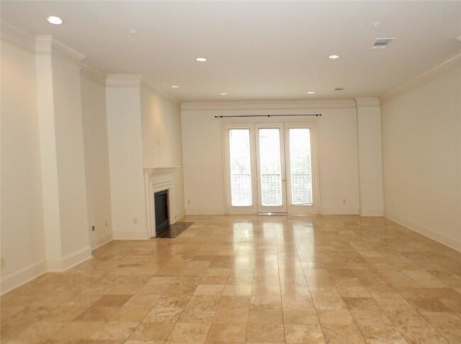 Building Photo - 2848 Woodside St