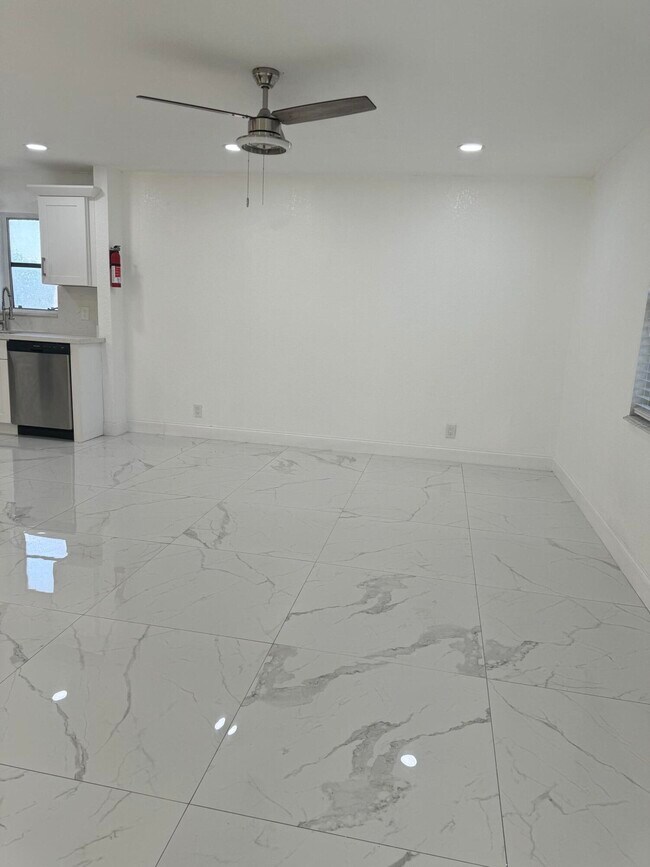 Foto del edificio - 4160 NW 21st St