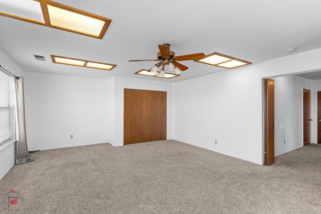 Foto del edificio - 8795 Olive Ave