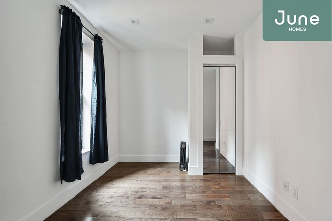 Foto del edificio - Full room in 4-bed/2.0-bath Home