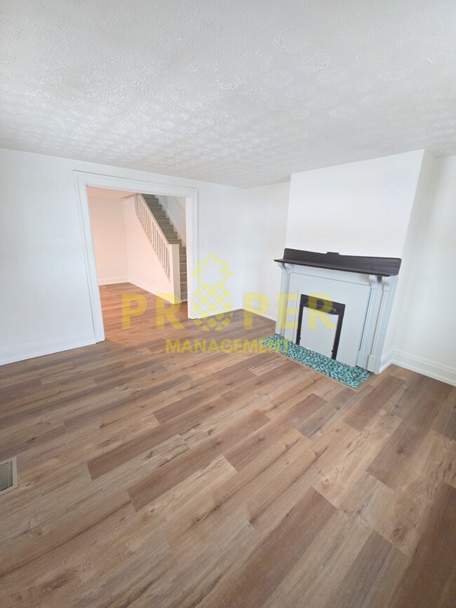 Foto del edificio - Charming 3-Bedroom, 1.5-Bath Home with Cor...