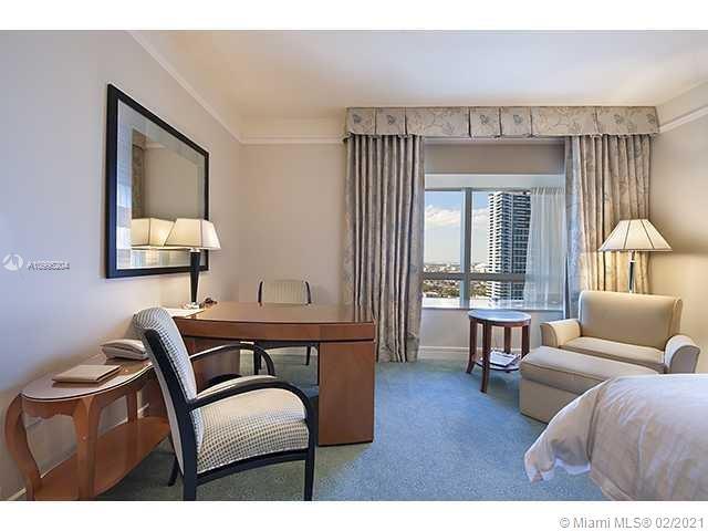 Building Photo - 1435 Brickell Ave