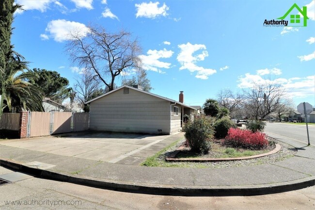 Building Photo - 3909 Mercury Dr