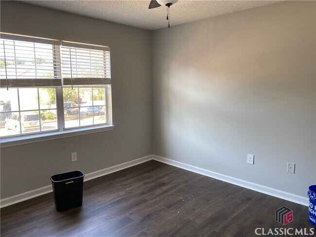 Foto del edificio - 2165 S Milledge Ave