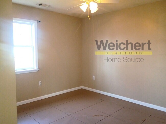 Building Photo - 107 N 5th St