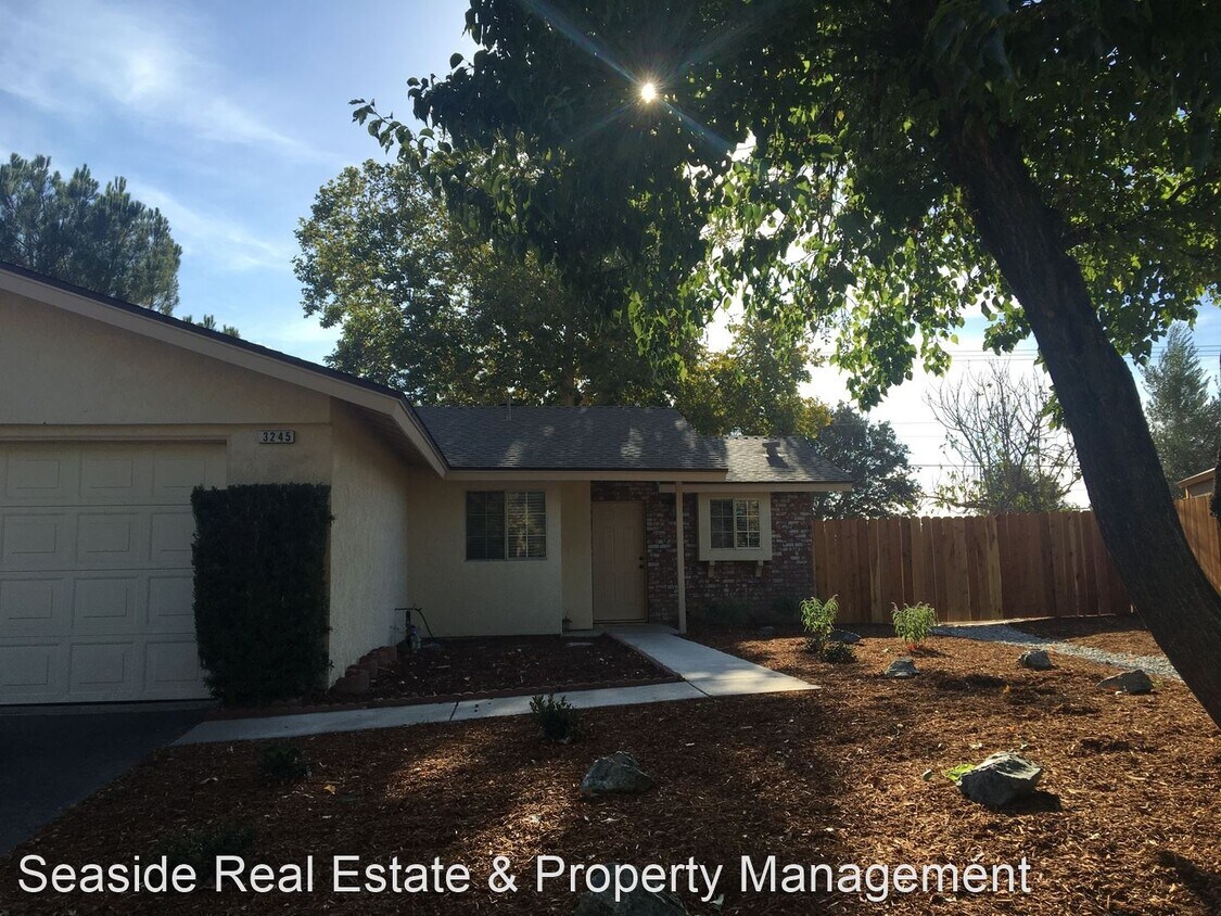 Foto principal - 3 br, 2 bath House - 3245 Oak Knoll
