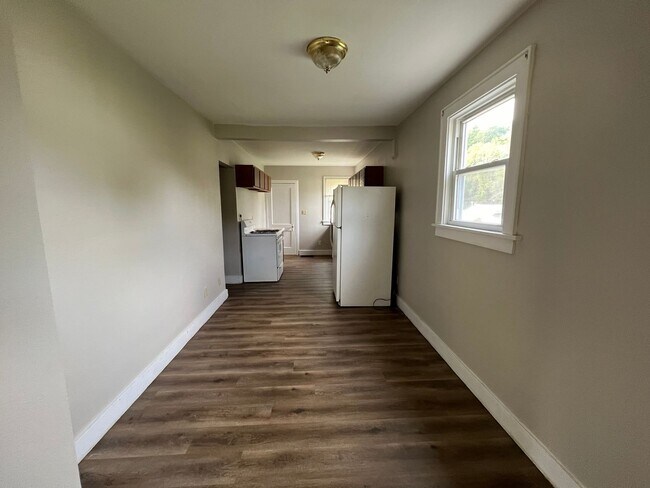 Foto del edificio - 2 bedroom / 1 bathroom Home with detached ...