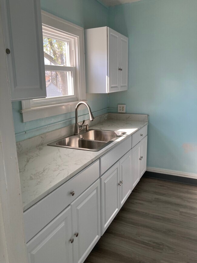 Cocina - 3821 Wayne Ave