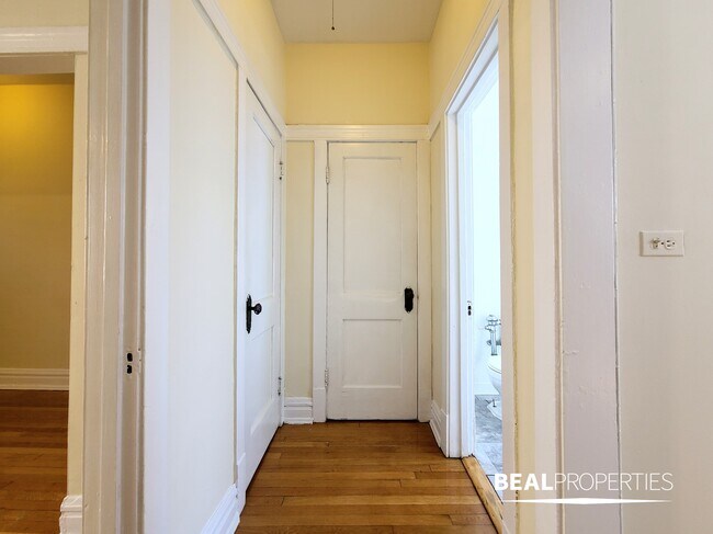 Foto del edificio - 725 W Barry Ave