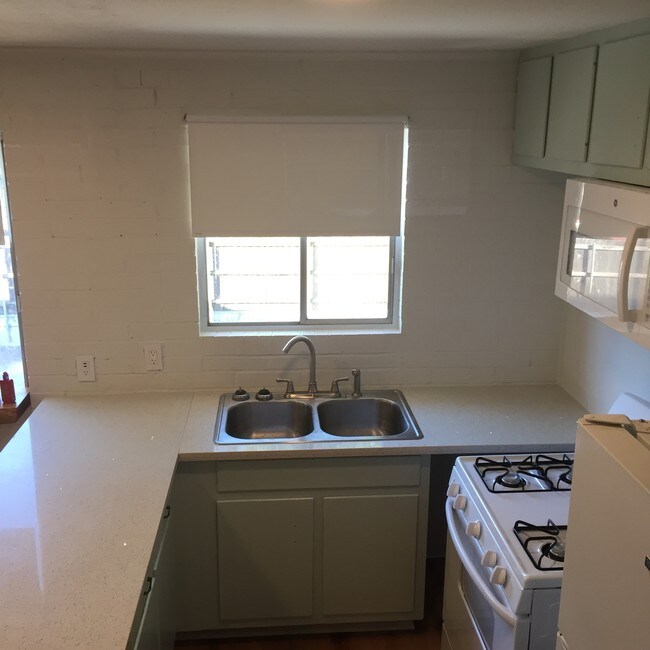 Foto del edificio - 261 E State St