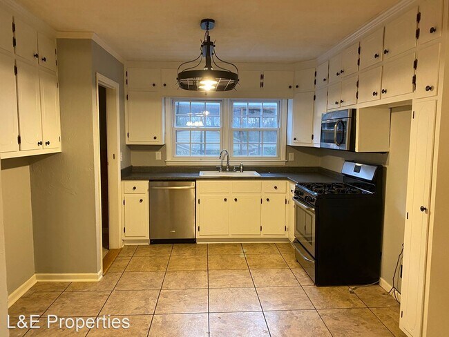 Building Photo - 3 br, 2 bath House - 508 Dunham Road