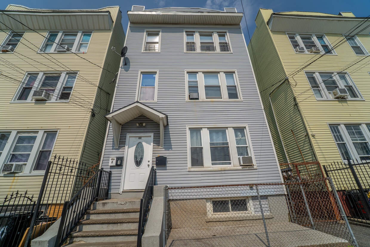 Photo - 422 Woodside Ave (Newark, NJ)