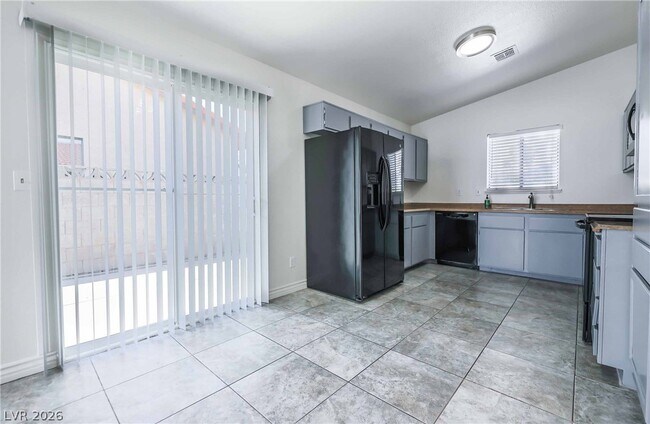 Foto del edificio - 7420 Lattimore Dr
